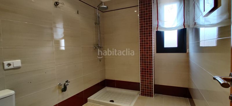 Foto 400c7622-425f-4a74-97d0-082224b754ec. Casa adossada amb xemeneia calefacció aparcament a Renedo de Esgueva