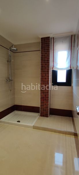 Foto 6a10bb6b-4c5b-4eb8-91d6-fc1289145914. Casa adossada amb xemeneia calefacció aparcament a Renedo de Esgueva