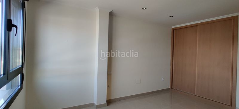 Foto 894b071c-d070-43f5-96d0-b4a22011cbf9. Casa adossada amb xemeneia calefacció aparcament a Renedo de Esgueva