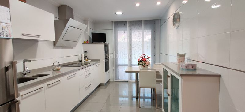 Foto edfe82f1-cf6a-499d-b63b-d4b28ee4dfc5. Casa adossada amb xemeneia calefacció aparcament a Renedo de Esgueva