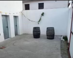 Casa adosada en Calle madre del amor 2. Oportunidad adosado en mojados de tres dormitorios,.