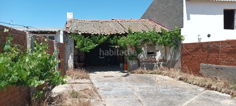 Foto 5fe4bec4-5442-4509-b1b2-c3d9a9e6f48f. Casa amb xemeneia calefacció aparcament a Matapozuelos