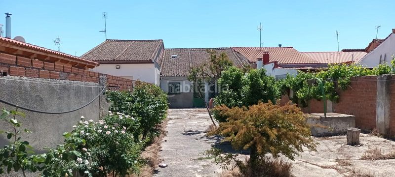 Foto f3677754-19ad-4031-9bf6-1a06c87af51a. Casa amb xemeneia calefacció aparcament a Matapozuelos