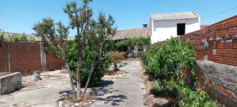 Foto f72c5dd8-e5cc-45af-89cf-dede40090ed4. Casa amb xemeneia calefacció aparcament a Matapozuelos