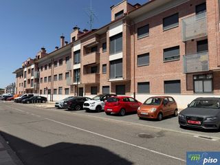 Pis  Calle tomillo 2. Oportunidad vivienda seminueva en santovenia de dos dormitorios,