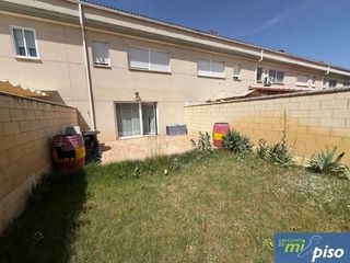 Maison jumelée  Calle federico garcía lorca 6. Oportunidad adosado seminuevo en cabezón de pisuerga de tres dor
