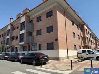 Flat in Calle tomillo 2. Oportunidad vivienda seminueva en santovenia de dos dormitorios,