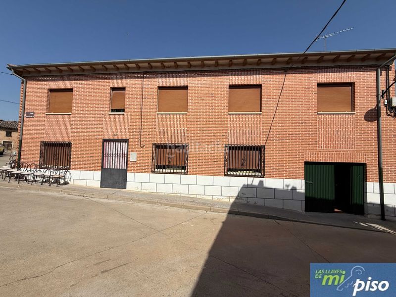 Foto fd5a9a46-fce0-4830-9662-a127391d2132. Casa a calle san pablo 1 a Pollos