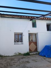 Casa en Plaza cruz de hierro 1. Oportunidad casa en vega de valdetronco de tres dormitorios.