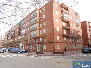 Pis  Calle de tirso de molina. Oportunidad vivienda en la rondilla de dos dormitorios.