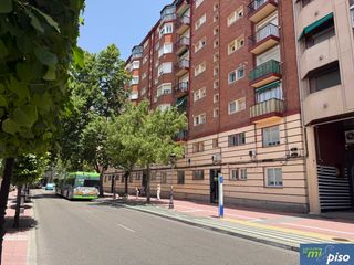 Miete Etagenwohnung  Calle colón 14