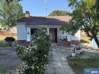Chalet in Calle tomillo 7. Oportunidad chalet independiente en urbanización la negralada de