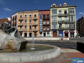 Appartement à Plaza de españa 10. Oportunidad vivienda en plaza de españa totalmente reformada de