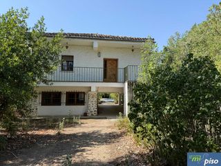 Chalet in Autovía de castilla 102. Oportunidad chalet independiente frente al camping de cubillas d