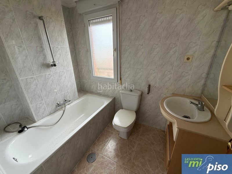 Foto ee59f225-cc87-4e62-ad09-4ba398c2e616. Casa adossada a calle rosa chacel 15 a Cigales