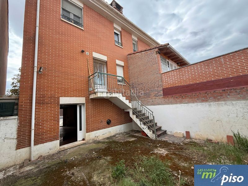 Foto f23f1458-9d12-41f5-993e-21374290397c. Casa adossada a calle rosa chacel 15 a Cigales