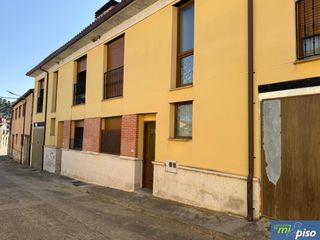 Casa adossada a Calle Montenegron 3
