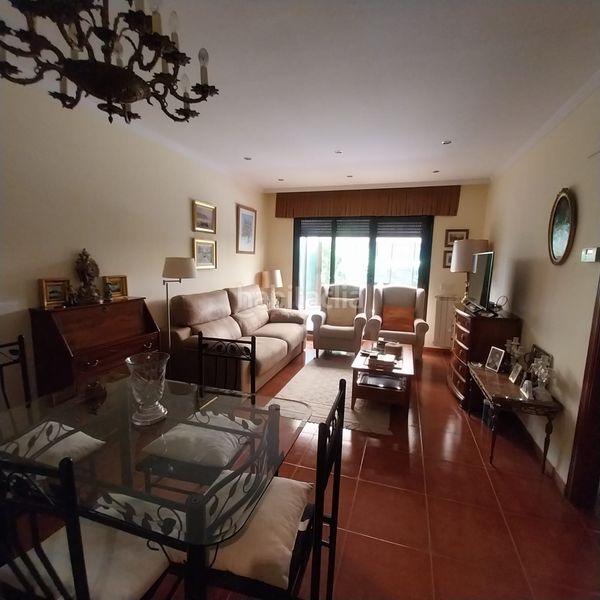 Foto 33ad4a52-bdd7-487c-b478-6b83528c2463. Casa adossada a calle ciriaco velasco 18 a Villanubla