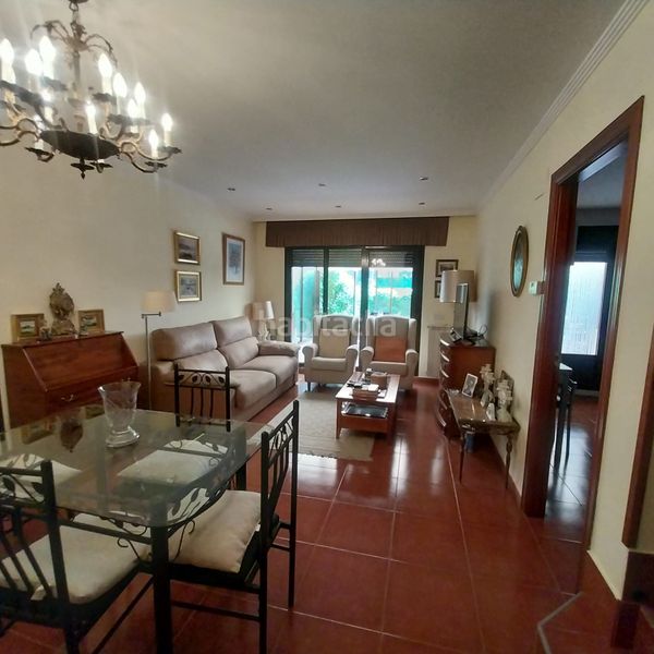 Foto 79647594-4e56-4322-81f9-02360b16a8a4. Casa adossada a calle ciriaco velasco 18 a Villanubla