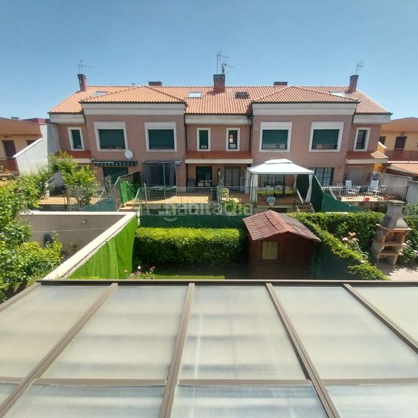 Foto 8057b0cf-a56e-47d4-b7b8-e7626ae3fb23. Casa adossada a calle ciriaco velasco 18 a Villanubla