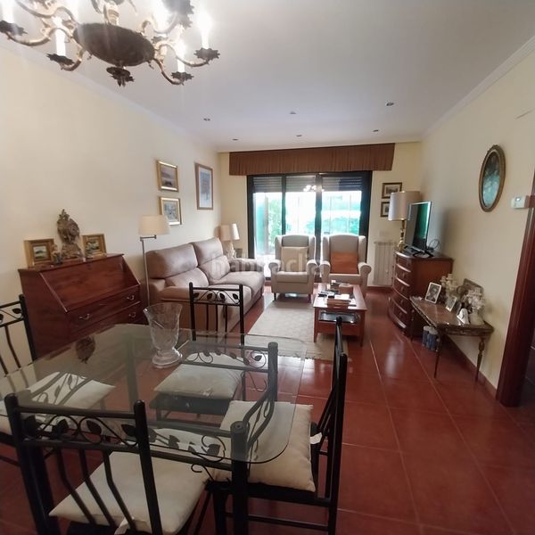 Foto 98a175a7-2447-433c-8ef3-15279755dcf2. Casa adossada a calle ciriaco velasco 18 a Villanubla