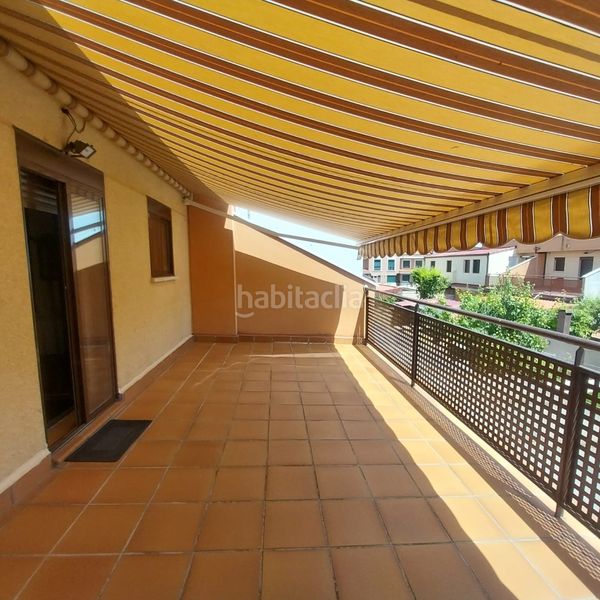 Foto b5b05f86-d7a1-467f-a2f5-946fa0eb69b7. Casa adossada a calle ciriaco velasco 18 a Villanubla