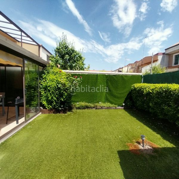 Foto f387387d-b4d5-4d19-b49f-25443b0bf163. Casa adossada a calle ciriaco velasco 18 a Villanubla