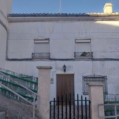 Casa in Calle damiana siguenza 1. Oportunidad casa en encinas de esgueva de tres dormitorios.