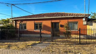 House in Avenida soria 36. Oportunidad casa en sardón de duero de cuatro dormitorios.