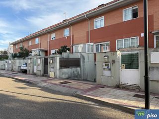 Casa adossada  Calle calera