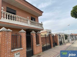 Casa a Calle puente de madera. Casa con 3 habitaciones con parking y calefacción