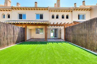 Casa adossada a Cl adarves de calypso 9mijas (málaga). Casa adosada reformada en calahonda con licencia turistica cerca