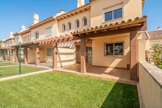 Casa adossada a Cl adarves de calypso 9mijas (málaga). Se vende casa adosada cerca de la playa.