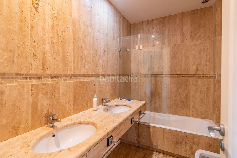 Foto 0b34d9af-8070-40a7-a221-cbd89b7a2c3f. Casa amb aparcament piscina a Parque Clavero Málaga