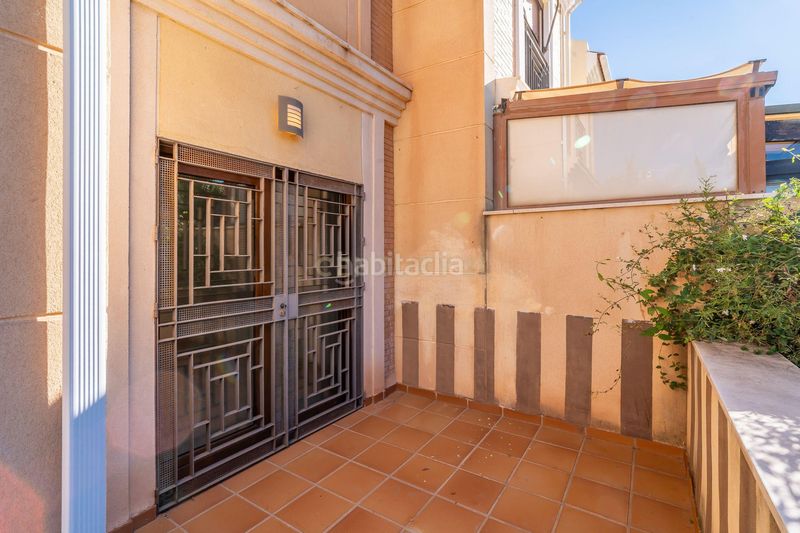 Foto 5aa3295f-554c-40aa-8d09-91f9cb846119. Casa amb aparcament piscina a Parque Clavero Málaga