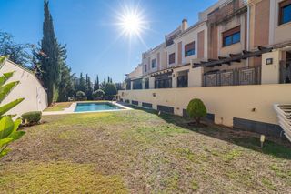 Haus in Parque Clavero. En venta chalet paredo en parque clavero málaga