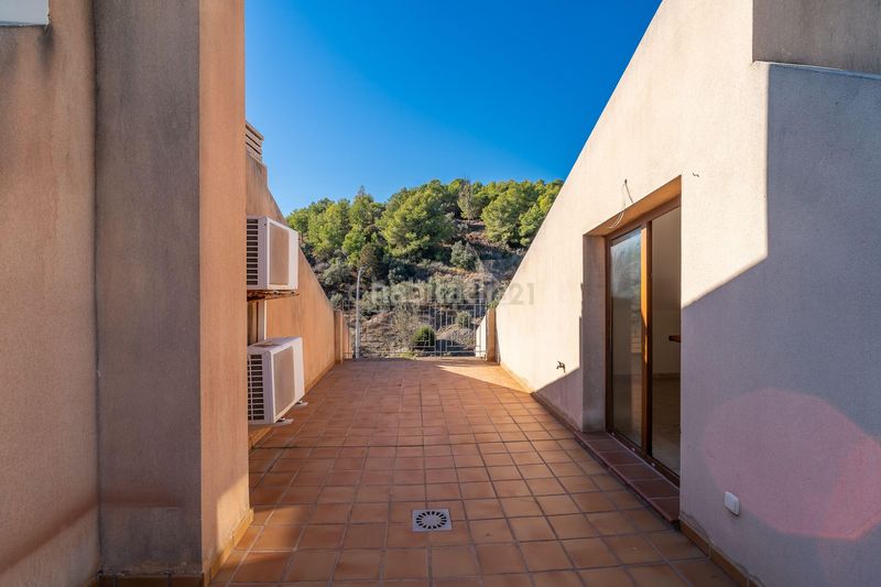 Foto bbce0847-0f16-48c1-b99d-72a6d17d5fa4. Casa amb aparcament piscina a Parque Clavero Málaga