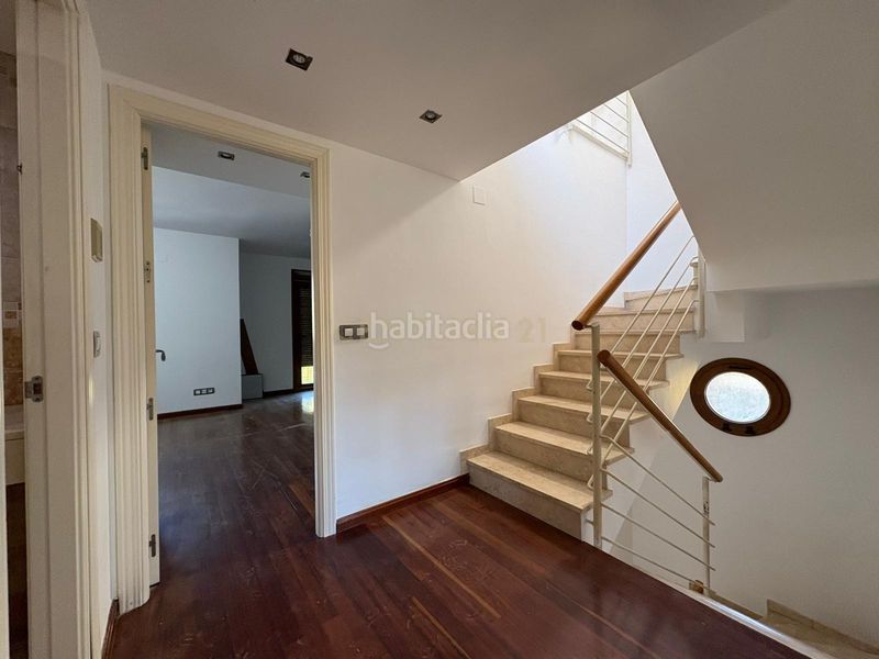 Foto d8e96372-b8c7-4360-be53-80990d603850. Casa amb aparcament piscina a Parque Clavero Málaga