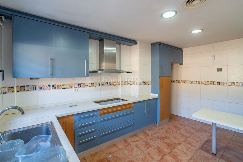 Foto e38ea784-1bf4-4f39-8c27-3b35b7ba52a3. Casa amb aparcament piscina a Parque Clavero Málaga