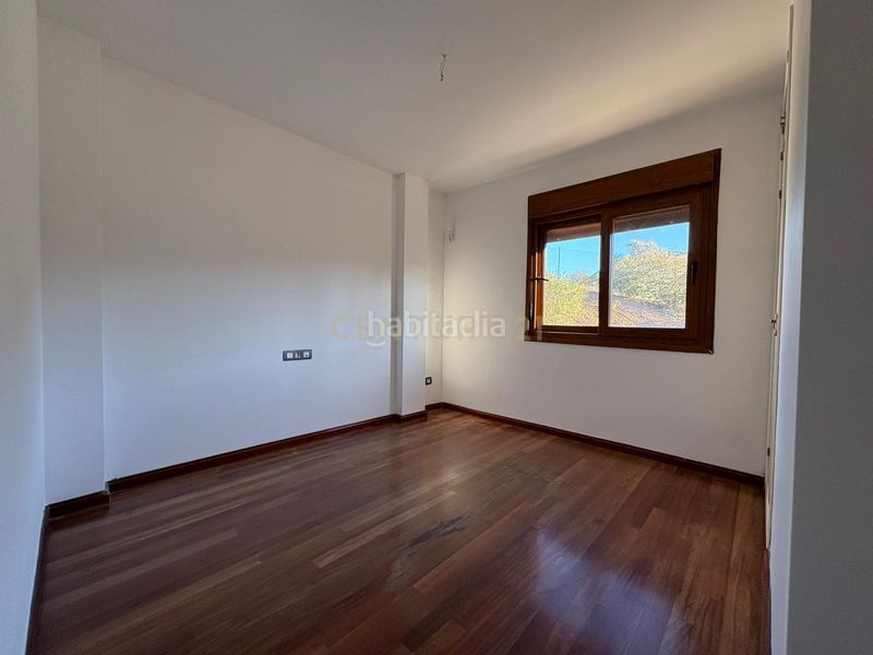 Foto e79f03df-4e4f-4a00-a36b-84bd0e9a2aed. Casa amb aparcament piscina a Parque Clavero Málaga
