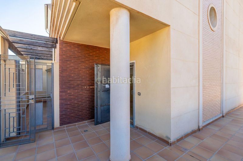 Foto e9a706d2-05bc-4085-b986-788db7797fec. Casa amb aparcament piscina a Parque Clavero Málaga