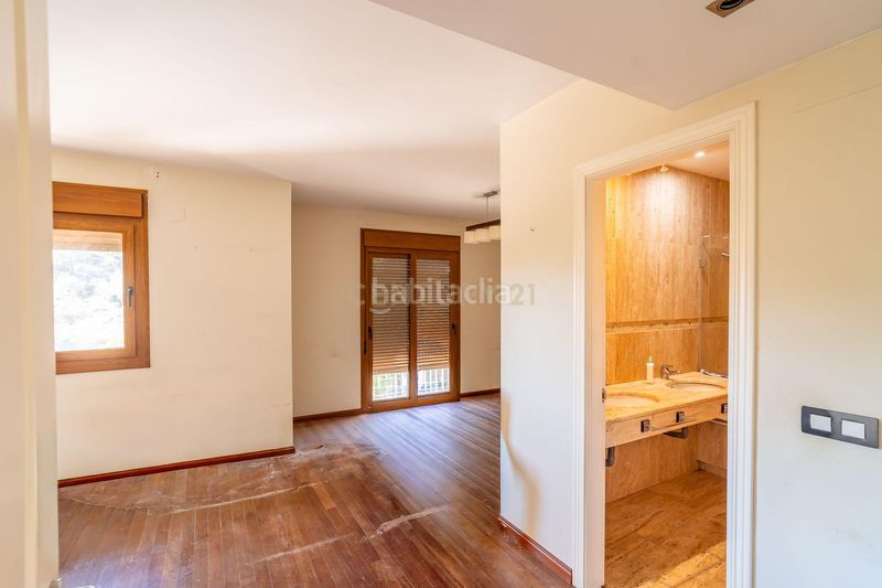 Foto a5cf5a2a-942c-4771-b850-8f70269dfba4. Casa a 36 a Parque Clavero Málaga
