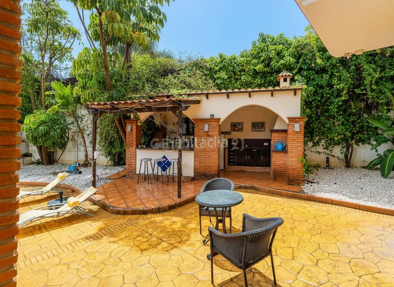 Foto 13a06ff0-b55b-4942-afd0-e38cb4fb598e. Casa amb piscina a Mijas golf Mijas