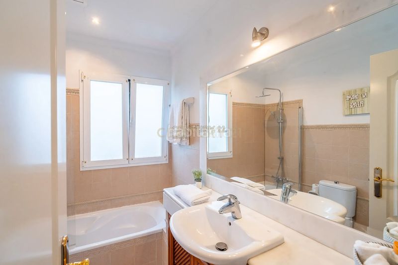 Foto 6dd4f9ee-d9ae-475e-9de5-351f79334401. Casa amb piscina a Mijas golf Mijas