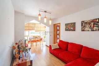 Pis a Cl antonio chenel  antoñete 7 res. el consejofuengirola (málaga). Amplio apartamento en los bolichesfuengirola, málaga con piscina