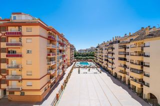 Pis a Cl antonio chenel  antoñete 7 res. el consejofuengirola (málaga). Amplio apartamento en los bolichesfuengirola, málaga con piscina
