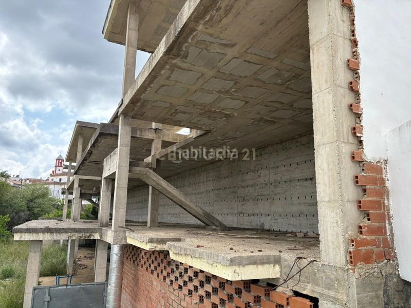 Foto 4ba00878-162a-46c5-be9c-3887b07ef775. Edifici a los maestros a Atajate