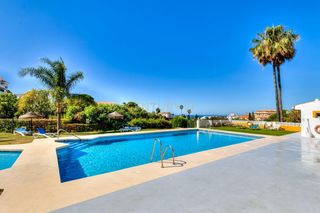 Ground floor in Calle andalucía del faro, 59, las lagunas, spain. Apartamento reformado con vistas al mar, jardín privado y posibi