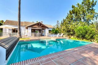 House in Avenida de españa, 49, mijas, spain. Casa independiente en venta en mijas golf