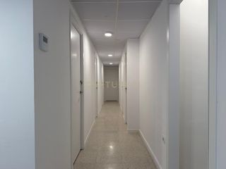 Edificio en Calle europa, torremolinos, spain. Amplio piso reformado en torremolinos, málaga